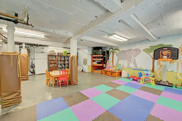 Sold by Akam Sales and Brokerage | media 27