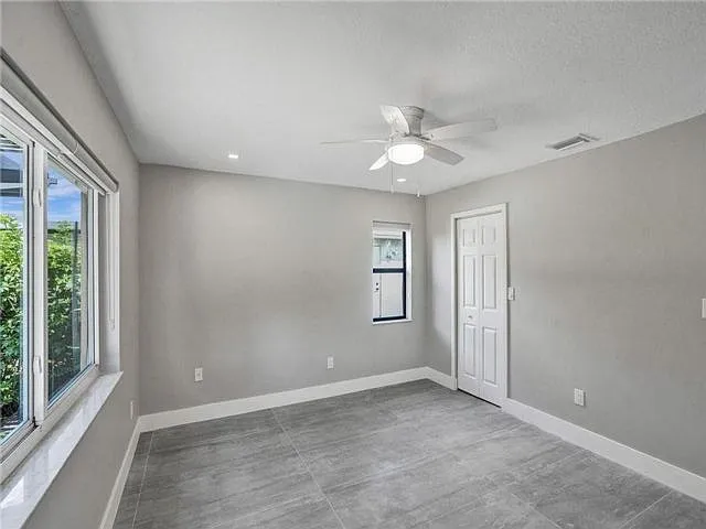 11627 SW 50th St — Photo 14