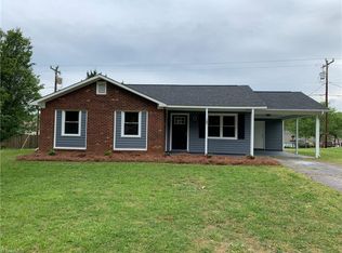 209 Ravenwood Cir, King, NC 27021