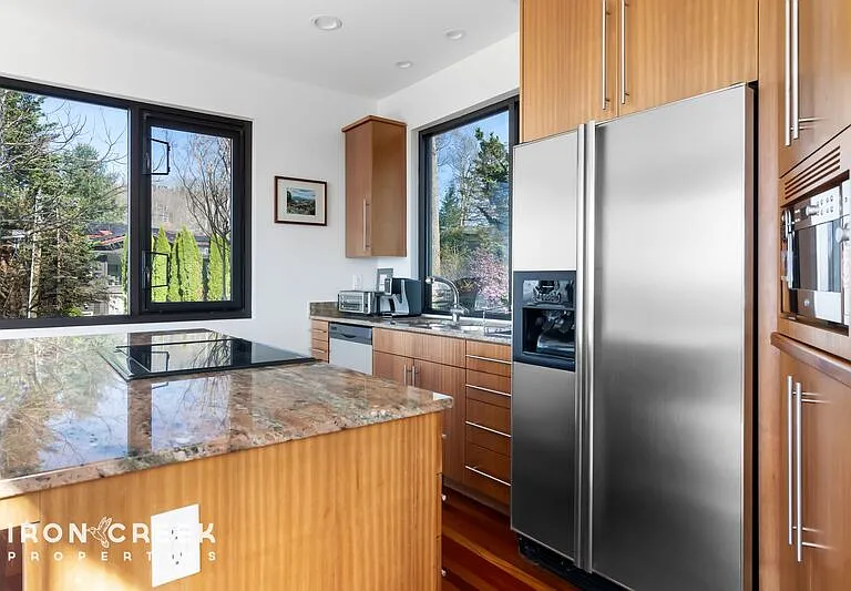 910 Rockhold Dr — Photo 6