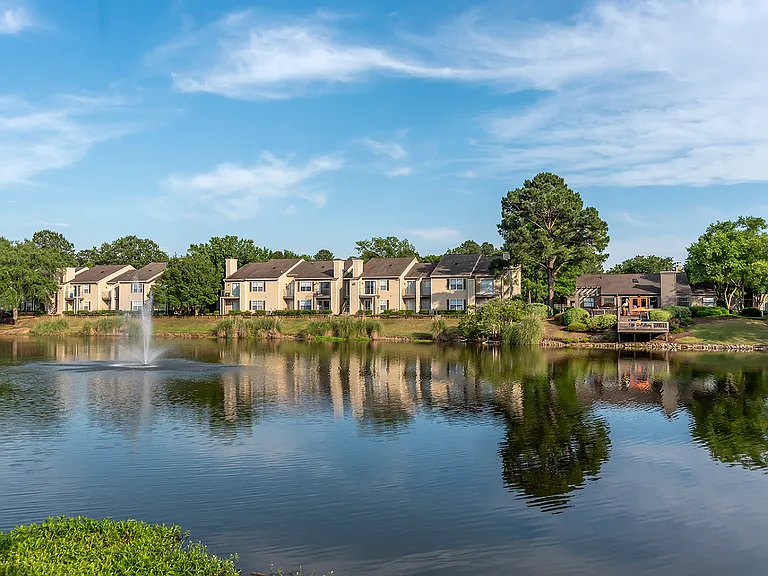 Reflection Pointe Apartments — Photo 30