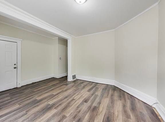 3rd image of 2144 W Montrose Ave #1F