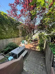 292 Vanbrunt Street, #1