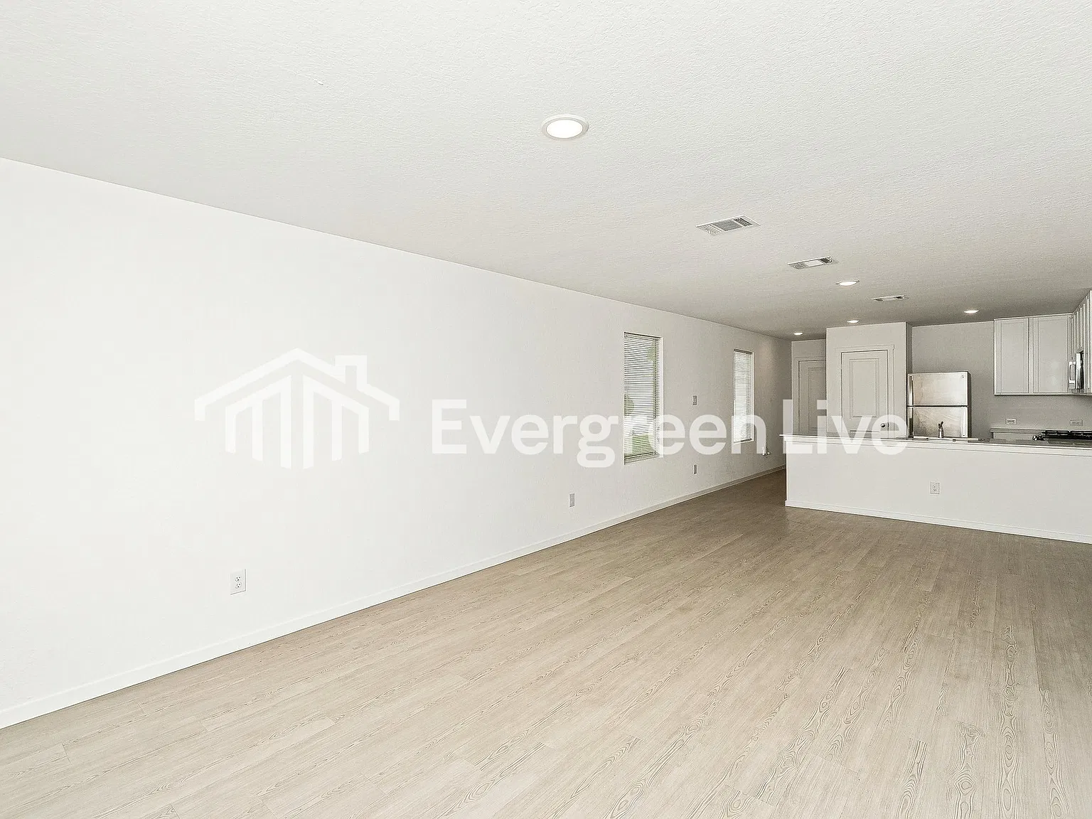 4 bed, 2.5 bath, 1897 sqft, $1,505 — Photo 2