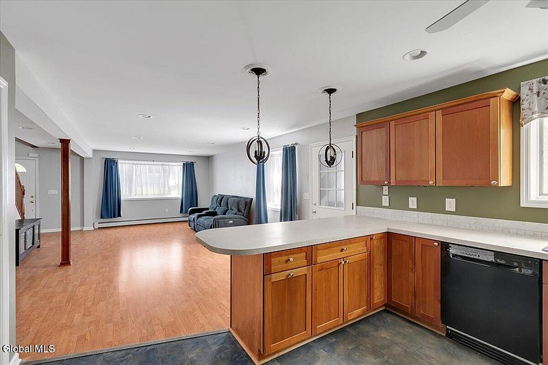 5th image of 1343 7th Avenue