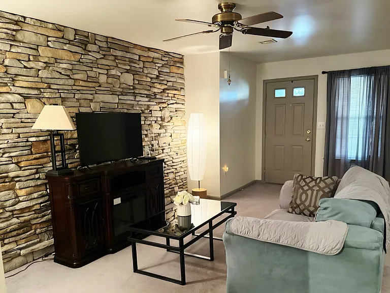 2828 Buxton Ct — Photo 4