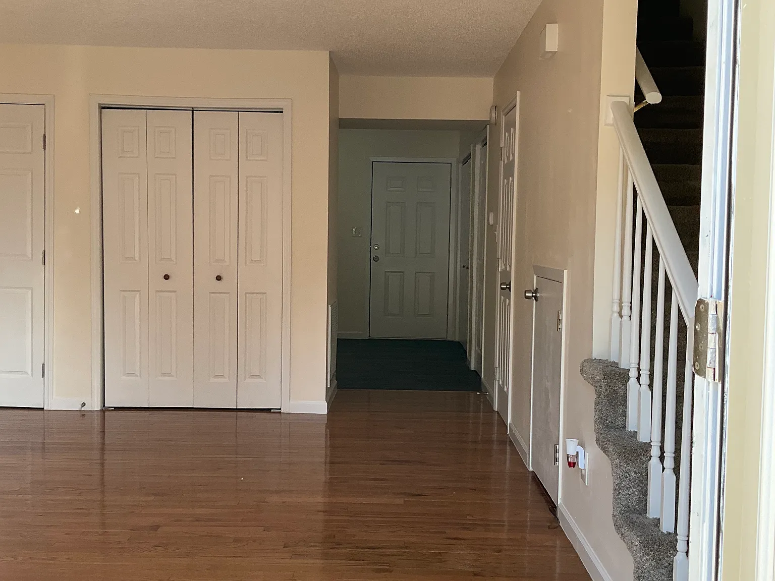 2811 E Oakland Ave — Photo 3
