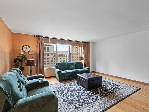 4th image of 777 N Michigan Ave APT 2109