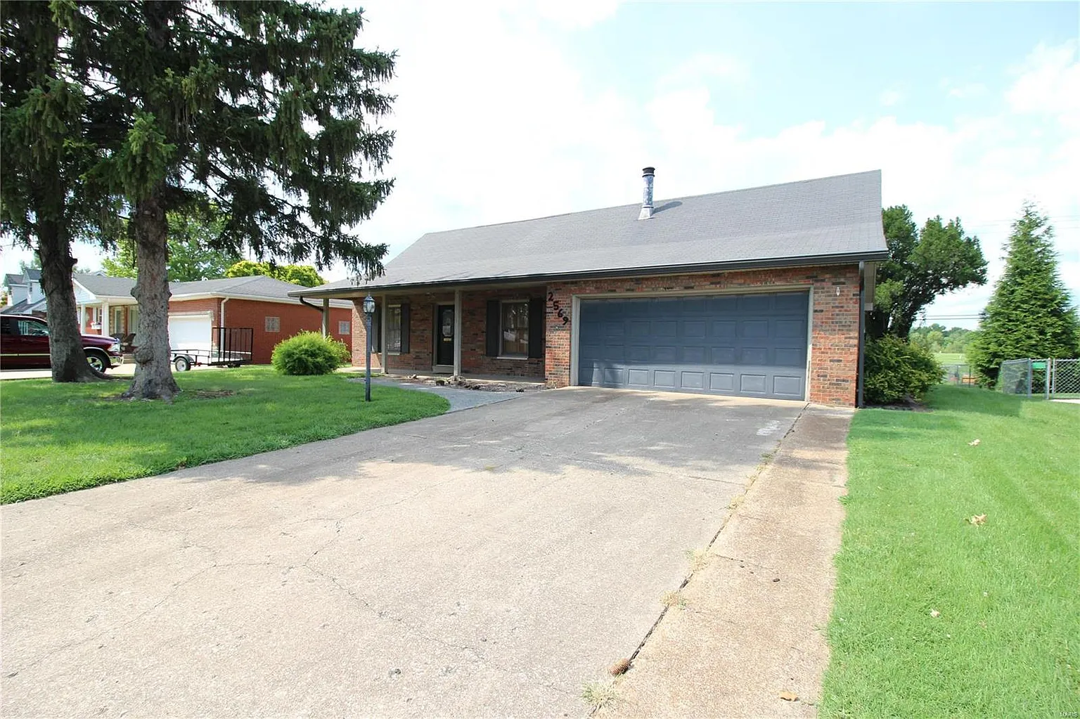 2569 Buenger Blvd photo 1