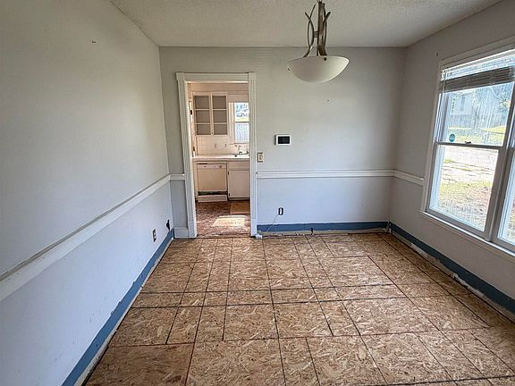 5th image of 114 Savanna Woods Cir