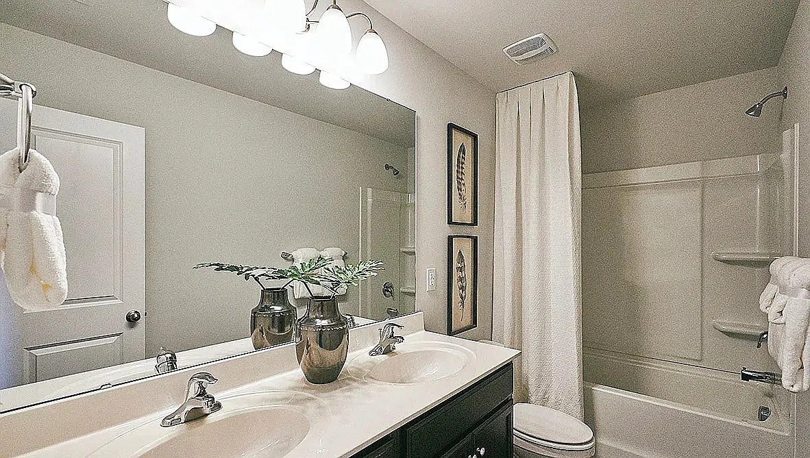 3 bed, 2000 sqft, $2,350 — Photo 2