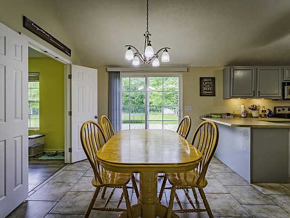 4th image of 1413 N Stockport Dr