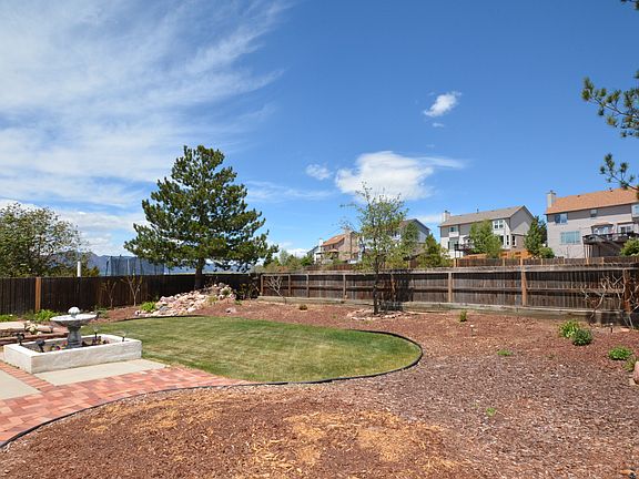 4th image of 8960 Edgefield Dr
