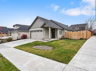 418 NW 30th St, Redmond, OR 97756