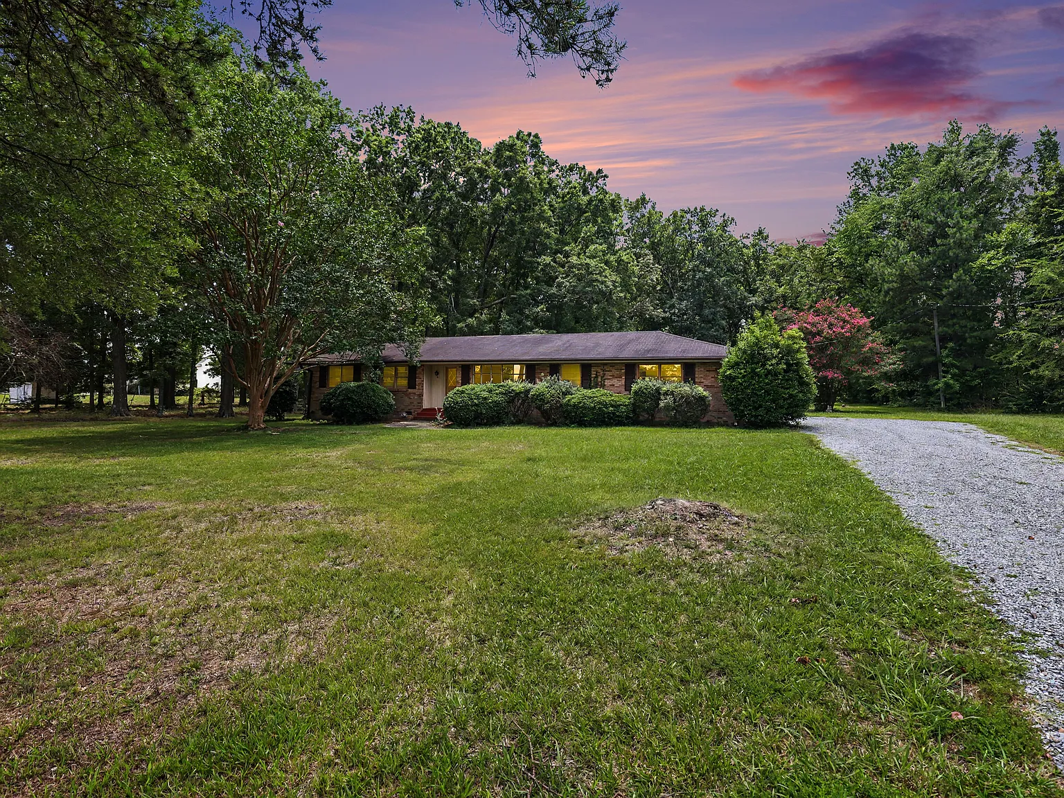 3 bed, 2.5 bath, 1636 sqft, $2,200 — Photo 2