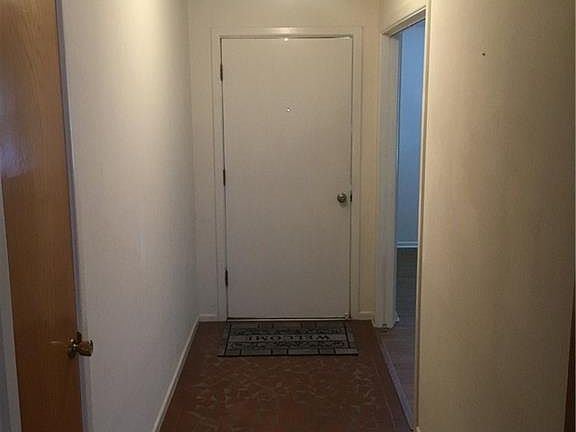 5th image of 216 Hallbrook Dr