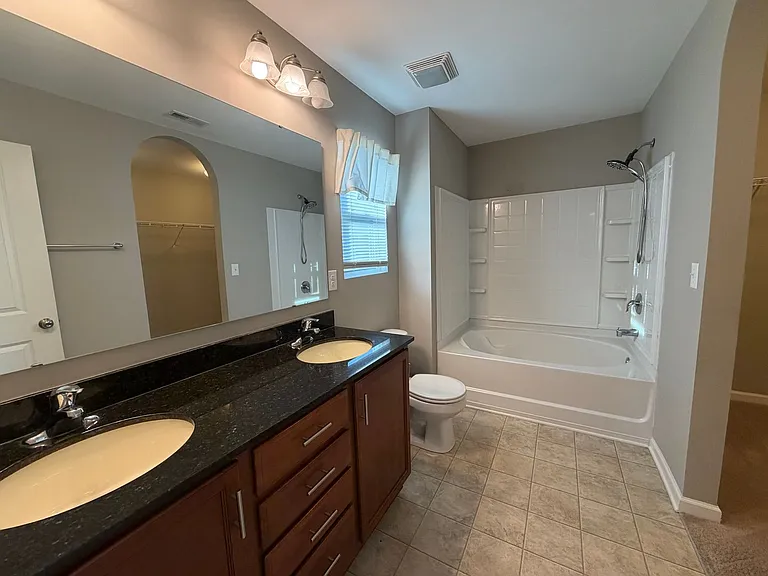 6079 Shamrock Green Dr — Photo 28
