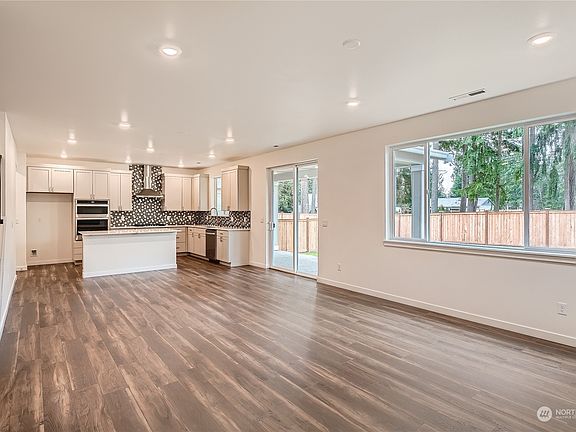 5th image of 12610 173rd Avenue E #130