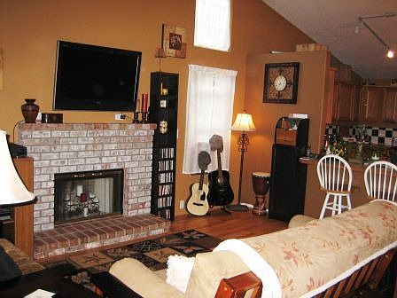 2nd image of 10406 NE 44th Ct