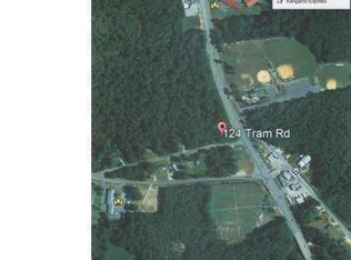 124 Tram Rd, Spring Lake, NC 28390