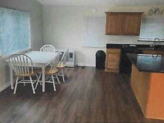 4th image of 205 E 1st St