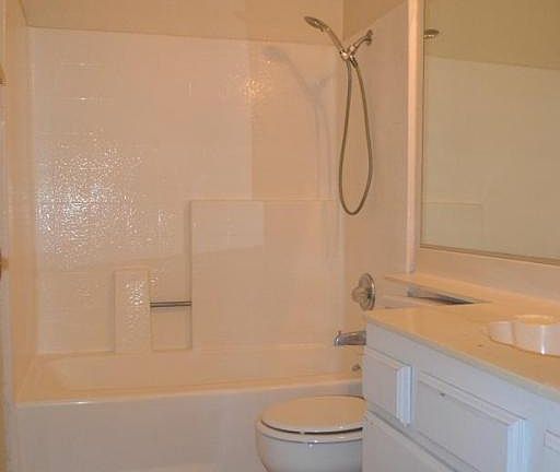 4th image of 1514 Essex Ln