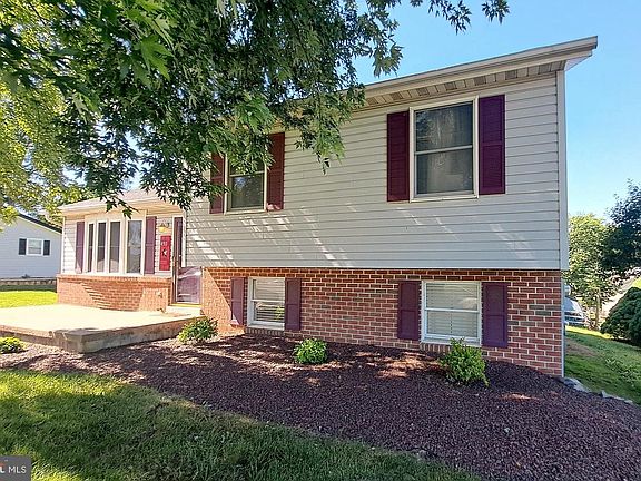 2nd image of 451 Clover Ln