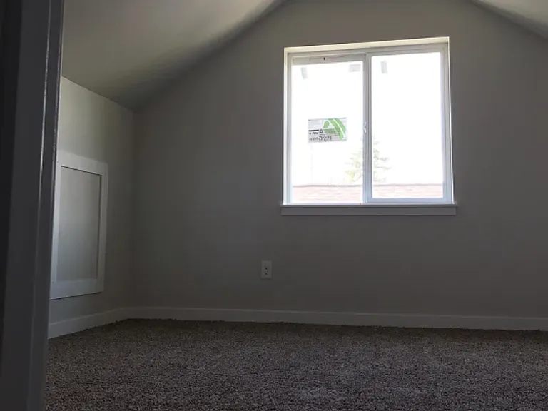 2429 Valencia St — Photo 5