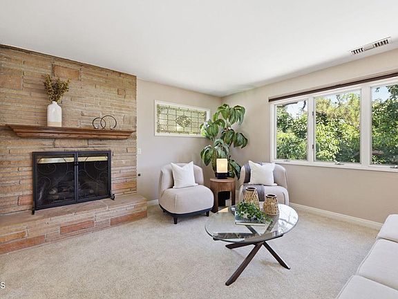 4th image of 379 Foothill Dr