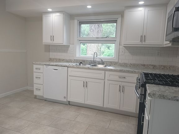 4th image of 195 Saint Anthony Ln