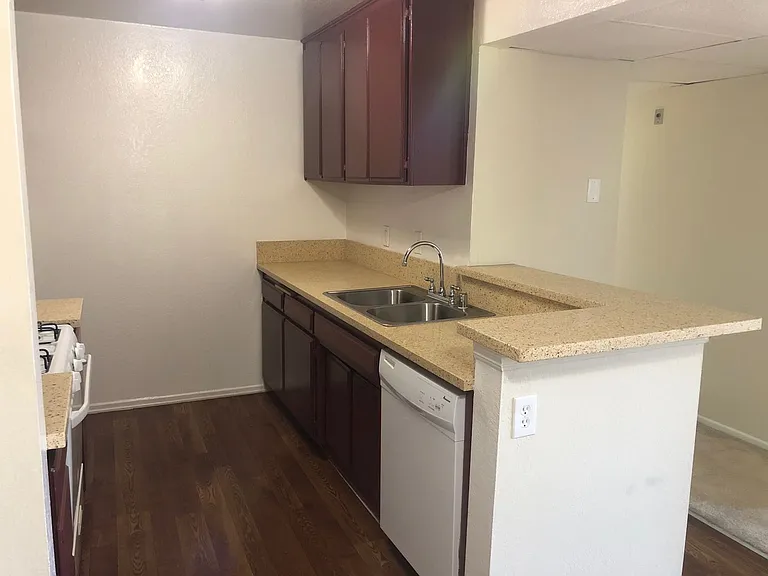 Riverside Terrace Apartments — Photo 52