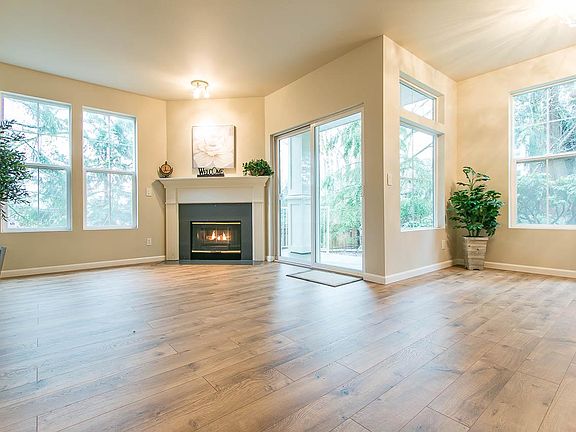 4th image of 2126 Newport Way NW