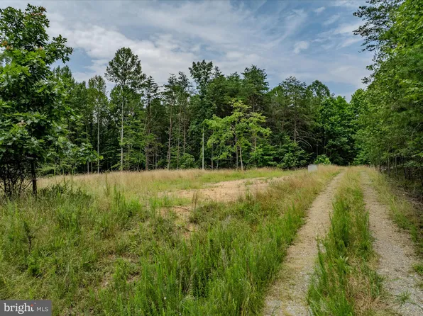 609 Ruppenthal Rd, Berkeley Springs, WV 25411