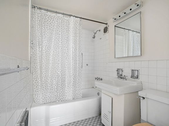 4th image of 25 Sutton Pl S APT 19O