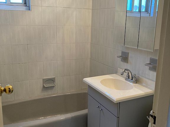 3rd image of 18 Manor Dr