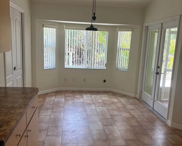 1167 Sherwin St — Photo 3
