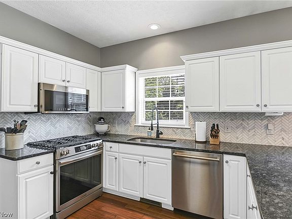 3rd image of 149 Brentwood Dr