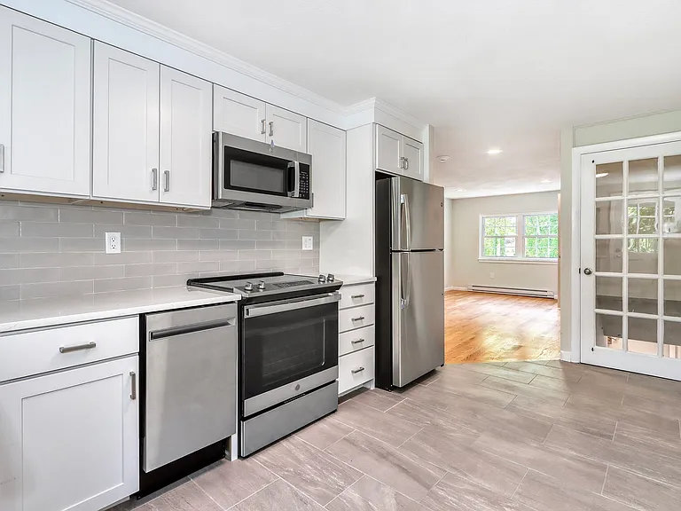 405 Washington St #2 — Photo 6
