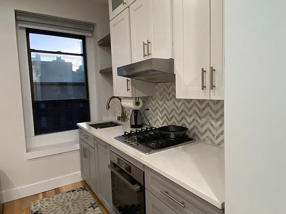3rd image of 467 W 57th St #A4
