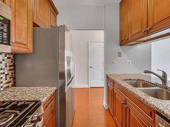 4th image of 131 Golfview Dr