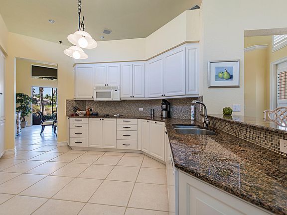 4th image of 1056 Grand Isle Dr