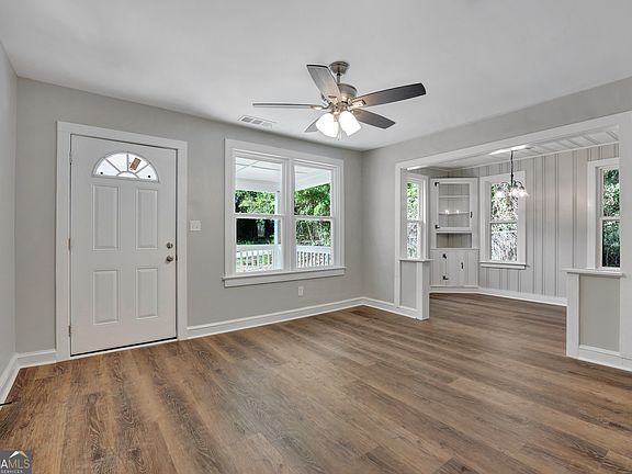 5th image of 6123 Green St SE