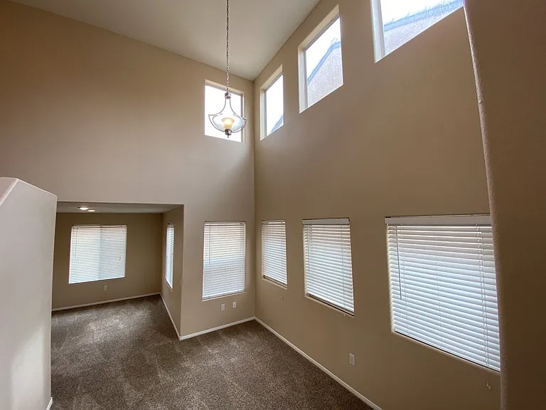 5680 Woods Crossing St — Photo 7