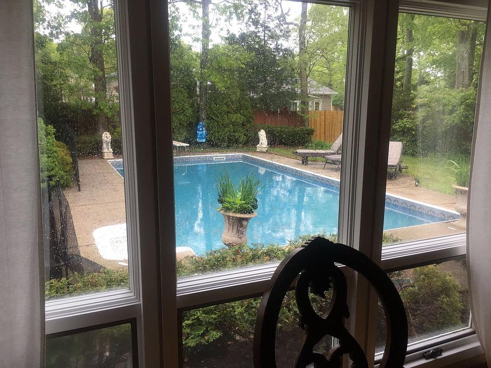 1st image of 19 Arpage Dr W