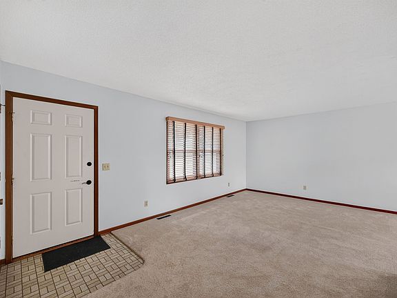 4th image of 222 Park St