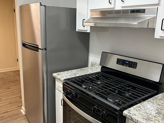 2nd image of 13512 Granville St