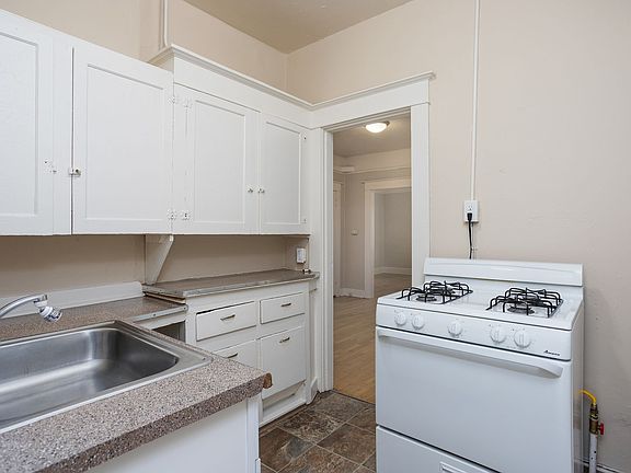 3rd image of 1022-1036 NE Hancock St #5093d86ed
