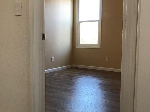 5th image of 9 S Hensley St