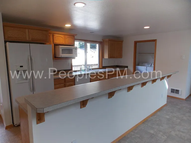 6709 NE 2nd Pl — Photo 3