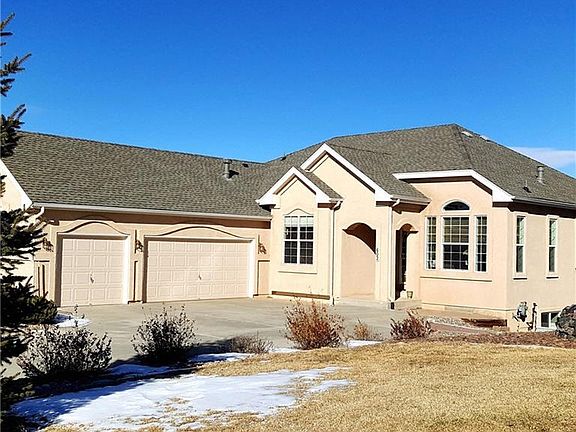 Large Driveway and 3 car garage